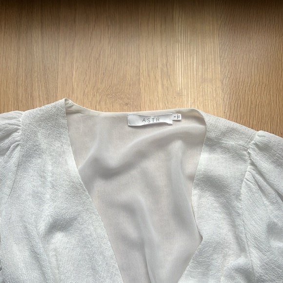ASTR the label white blouse - Picture 2 of 3
